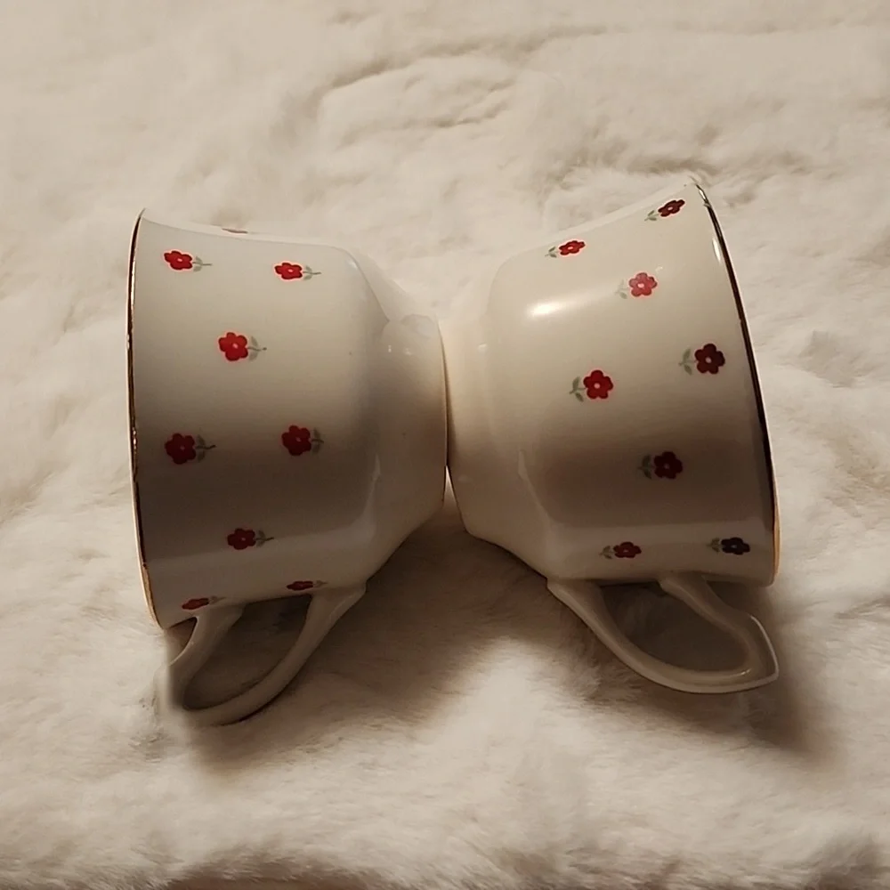 VINTAGE  🍵 TEACUPS FLOWERS DESIGNS / GOLD TRIM - Picture 3 of 4